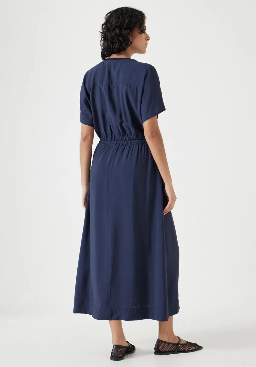 Air Flow Short Sleeve Crew Neck Midi Dress