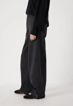 Barrel Leg Jogger