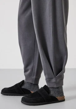 Barrel Leg Pleat Joggers
