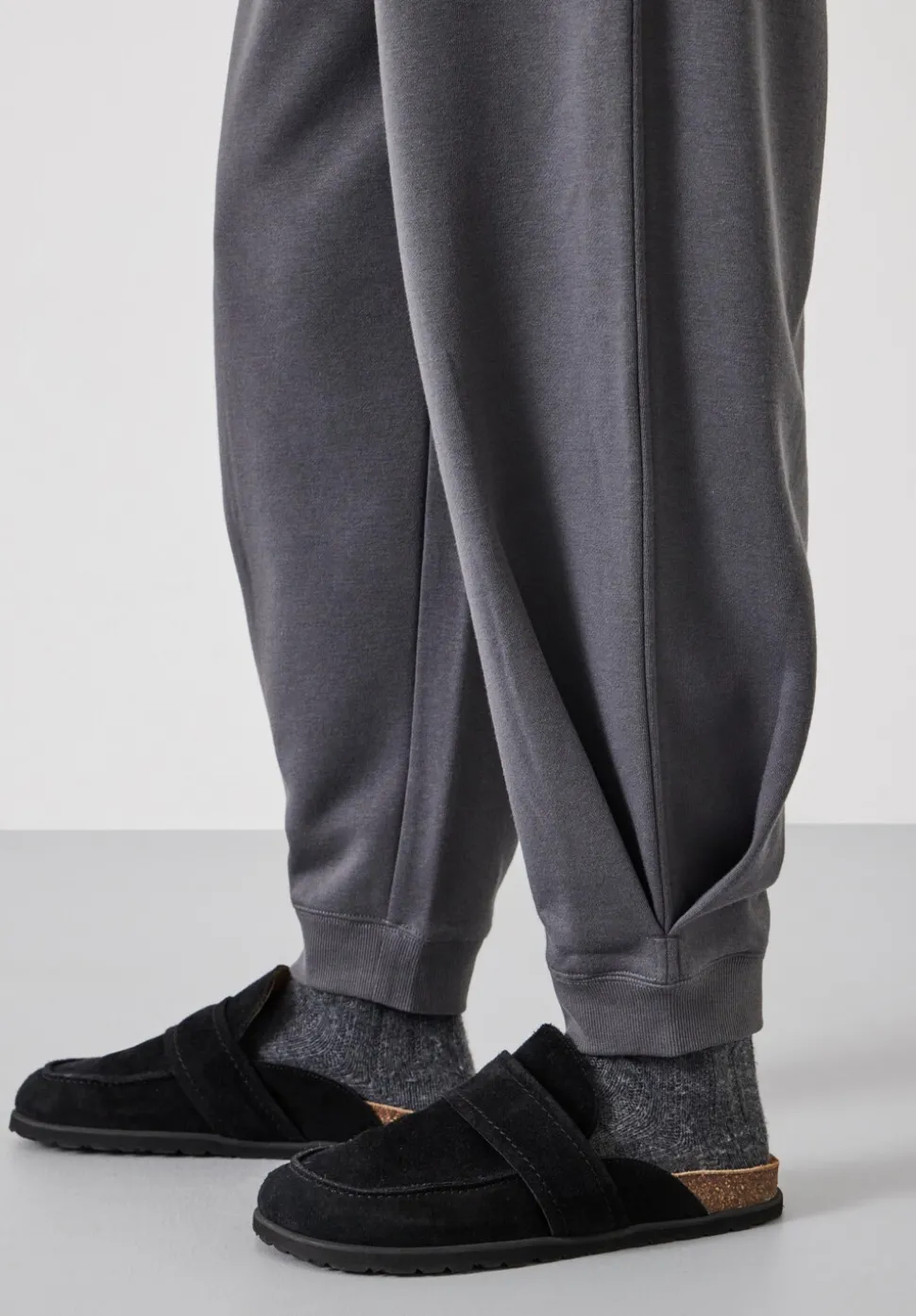 Barrel Leg Pleat Joggers