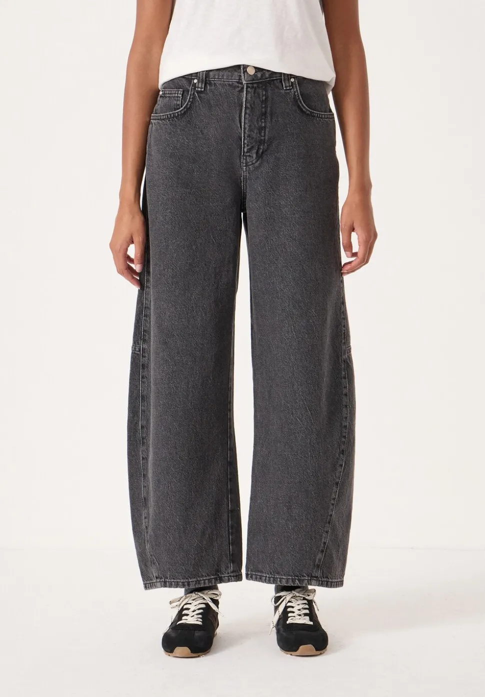 Bree Horseshoe Barrel Leg Jeans