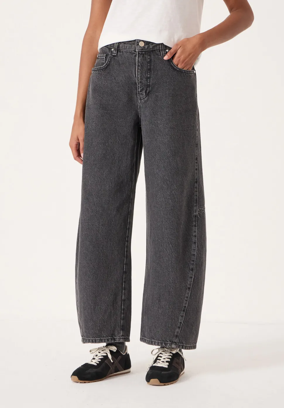 Bree Horseshoe Barrel Leg Jeans