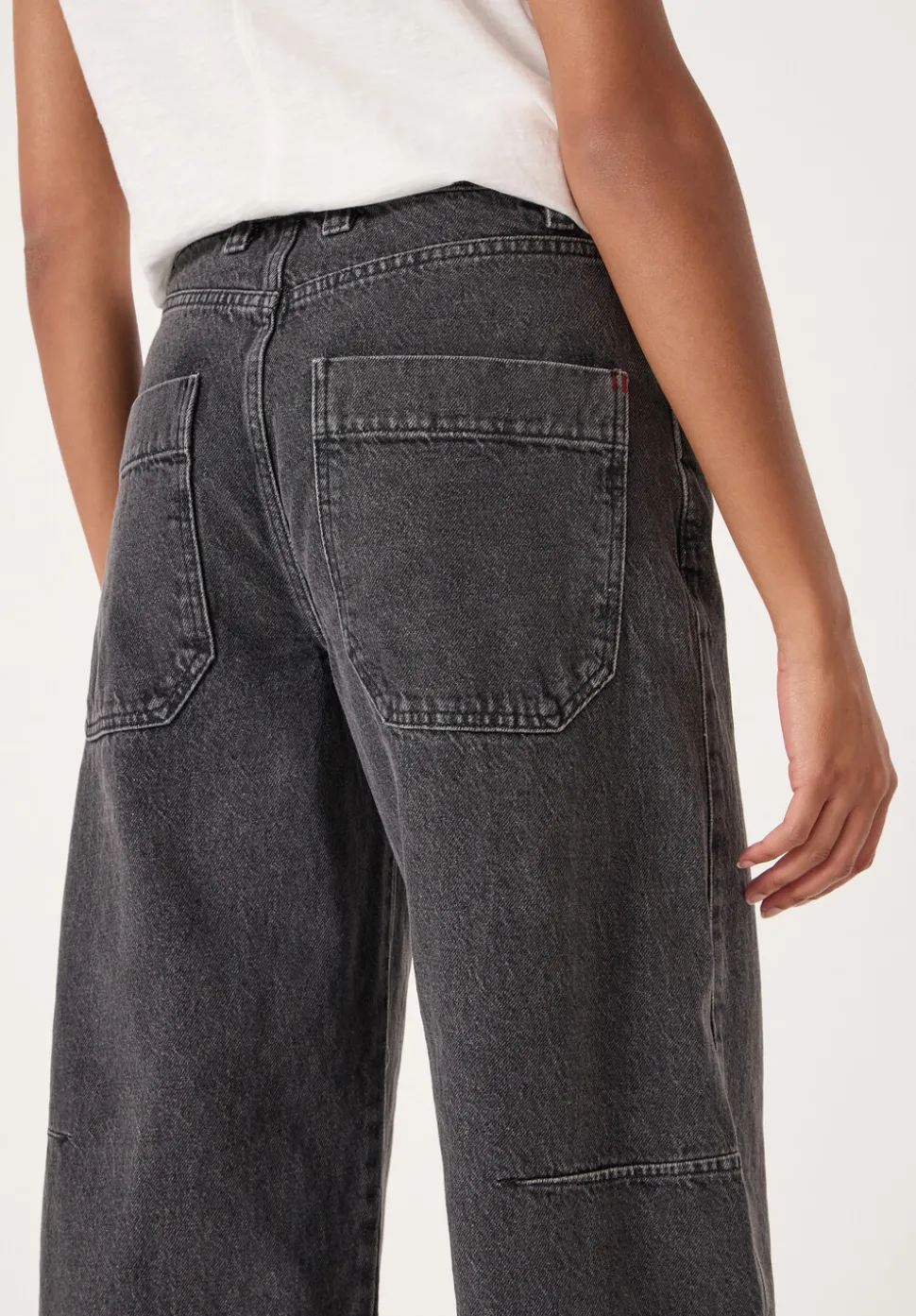 Bree Horseshoe Barrel Leg Jeans