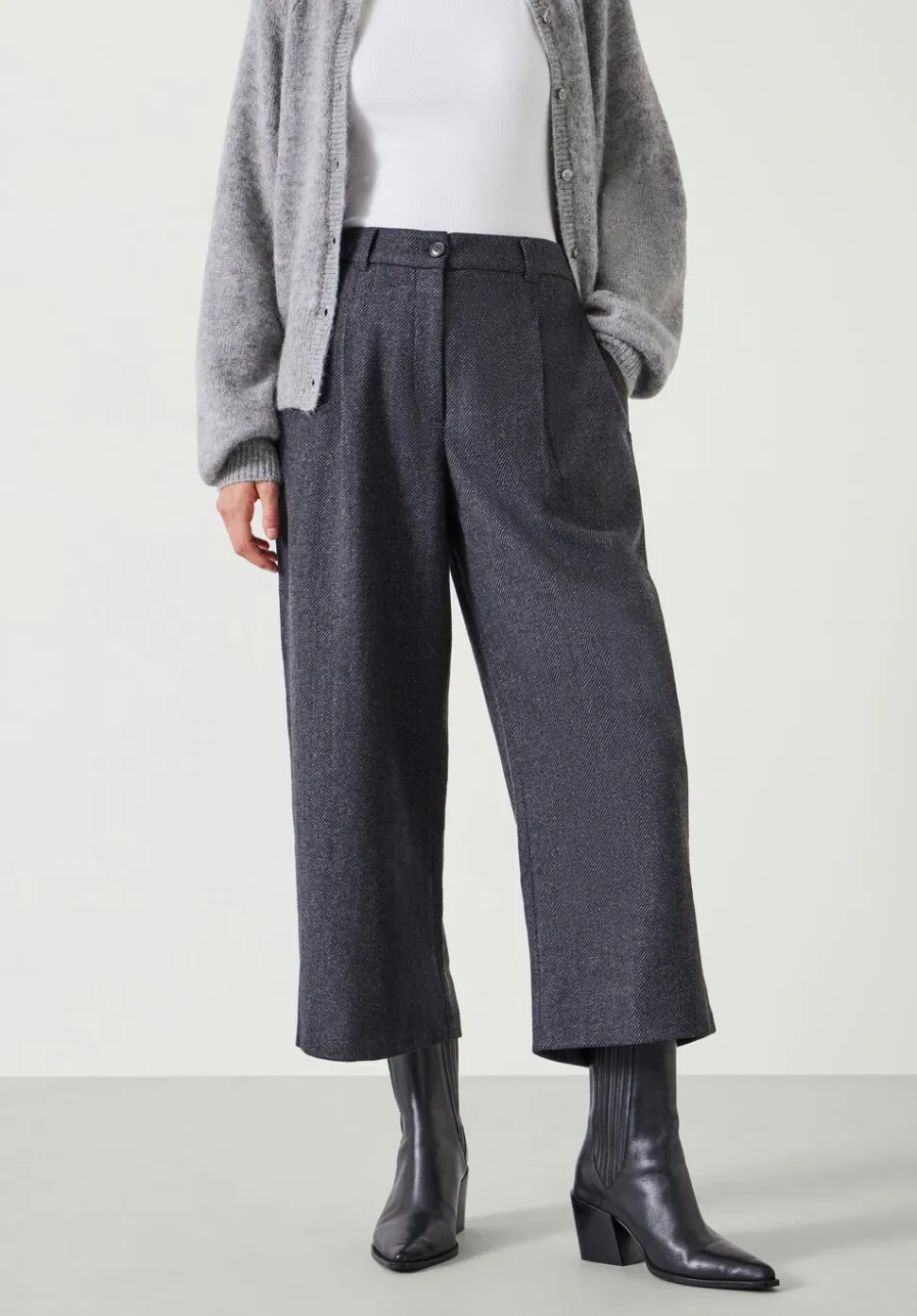 Carys Tailored Cropped Trousers