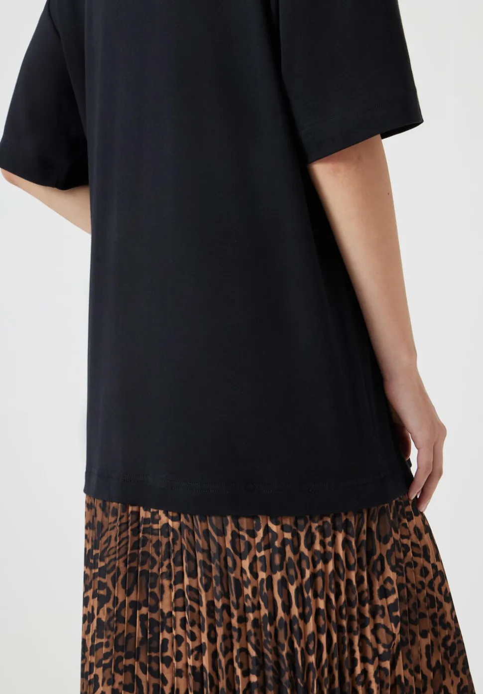 Esme Short Sleeve Pleated Midi Dress