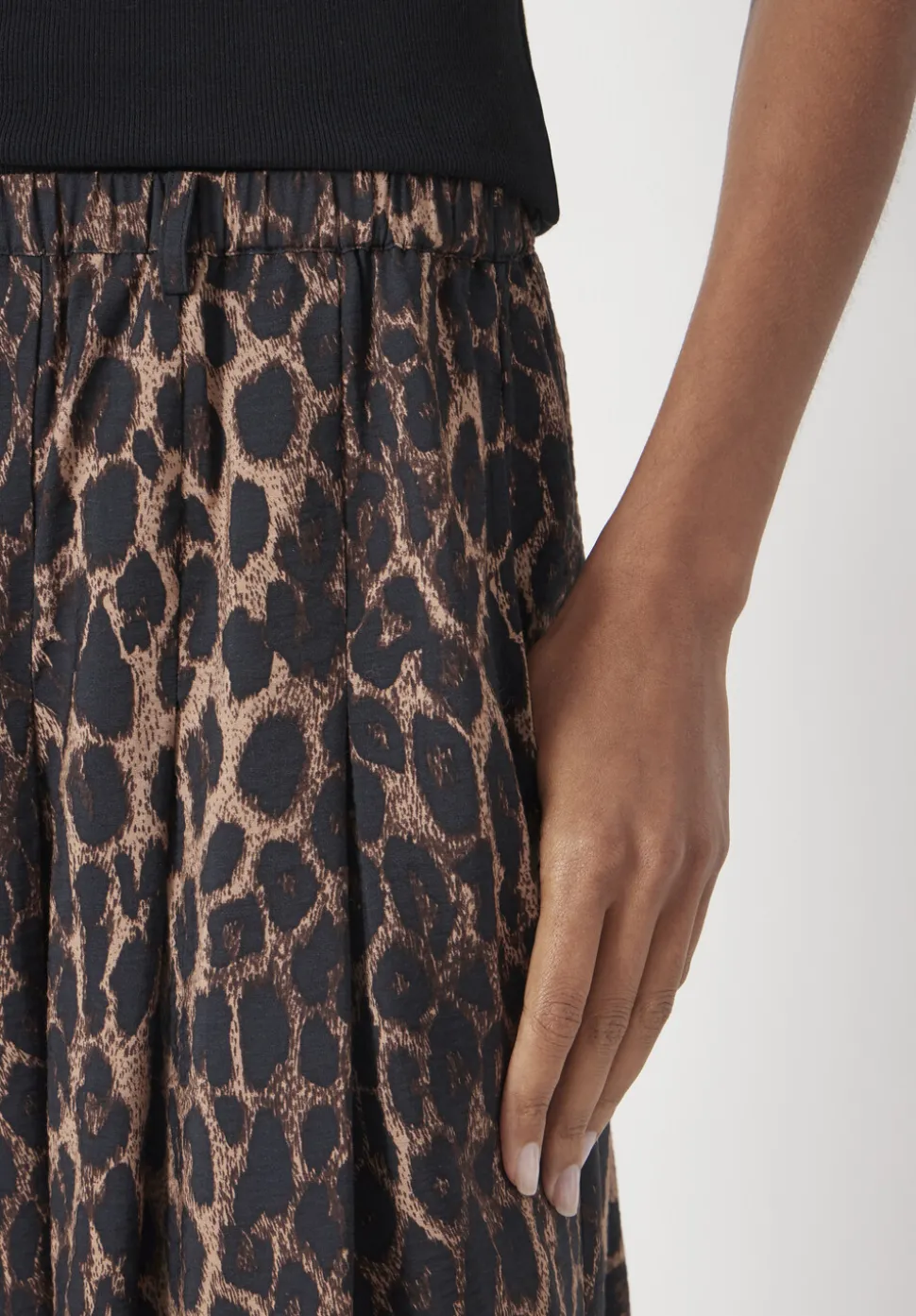 Ivy Pleated Air Flow Midi Skirt