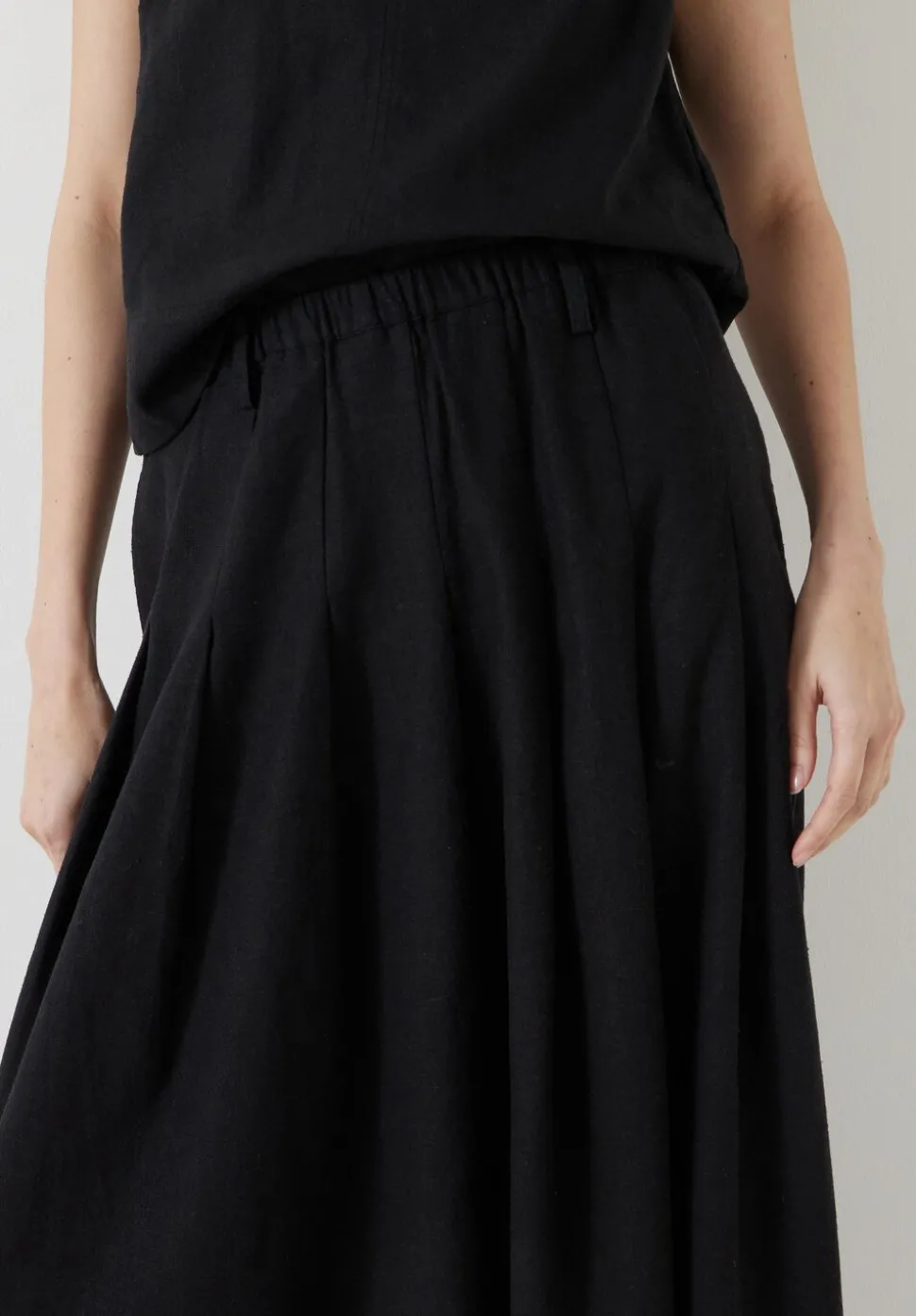 Ivy Pleated Linen Blend Midi Skirt