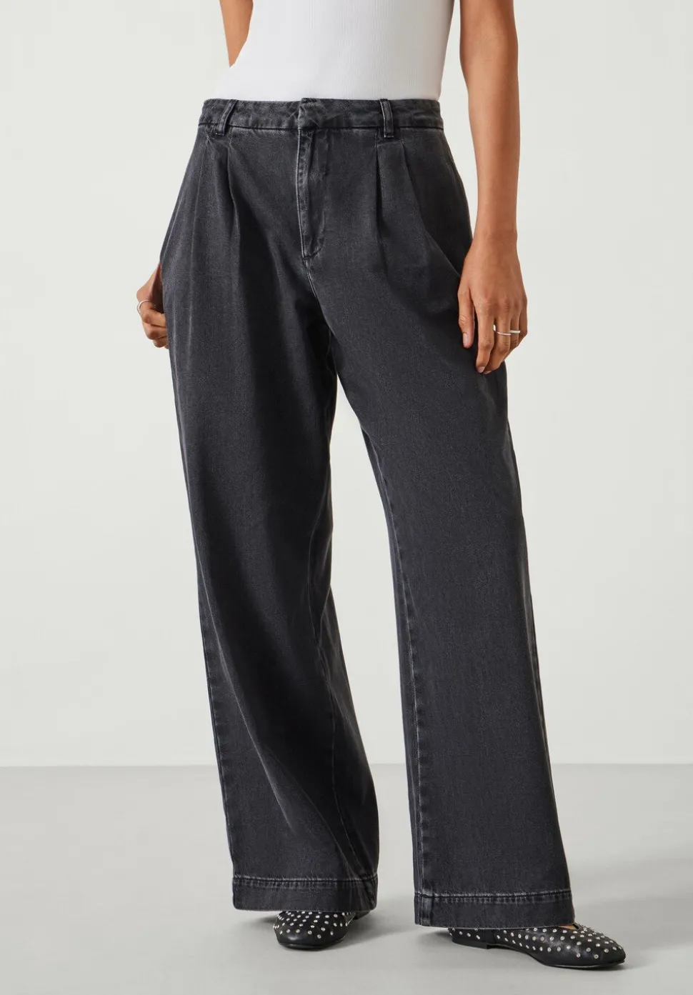 Lya Pleated Wide Leg Jeans