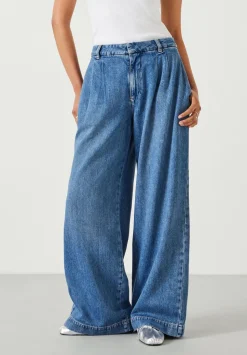 Lya Pleated Wide Leg Jeans