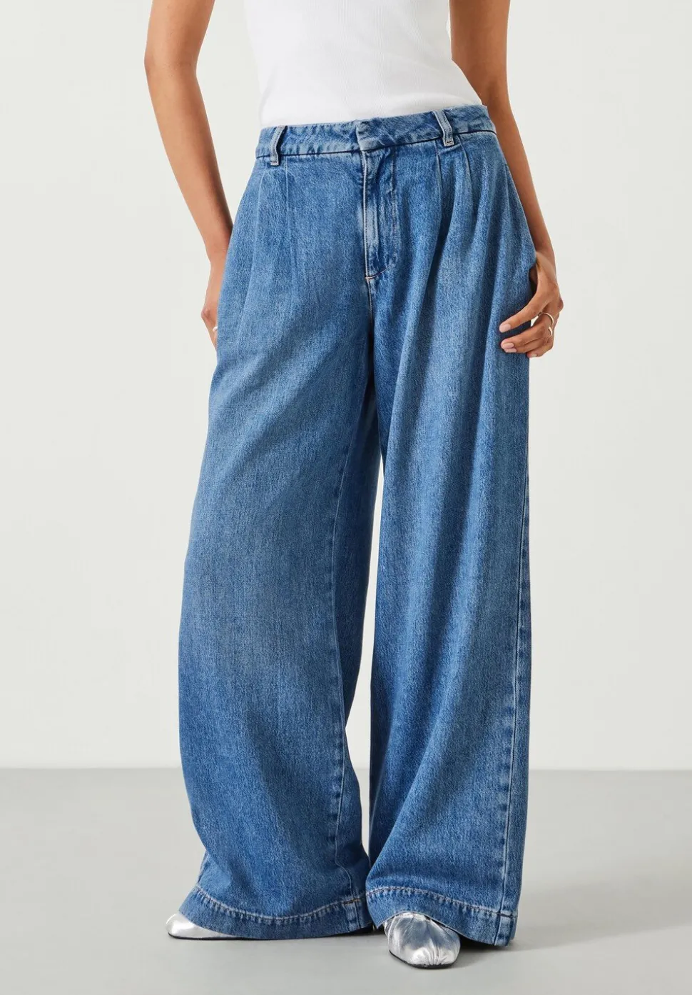 Lya Pleated Wide Leg Jeans