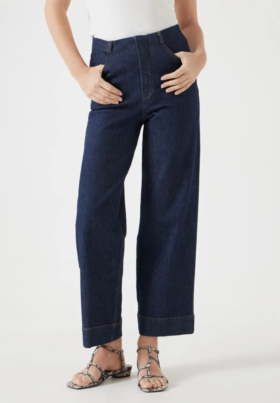 Marla Cropped Jean