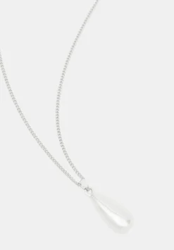 Teardrop Pendant Chain Necklace