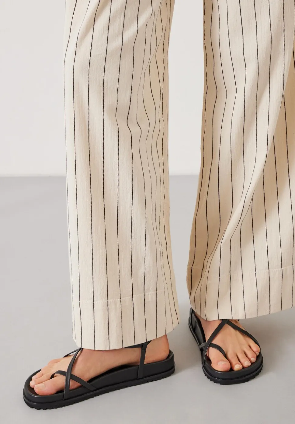 Thea Minimal Footbed Sandal